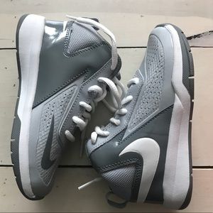 Nike Team Hustle D7